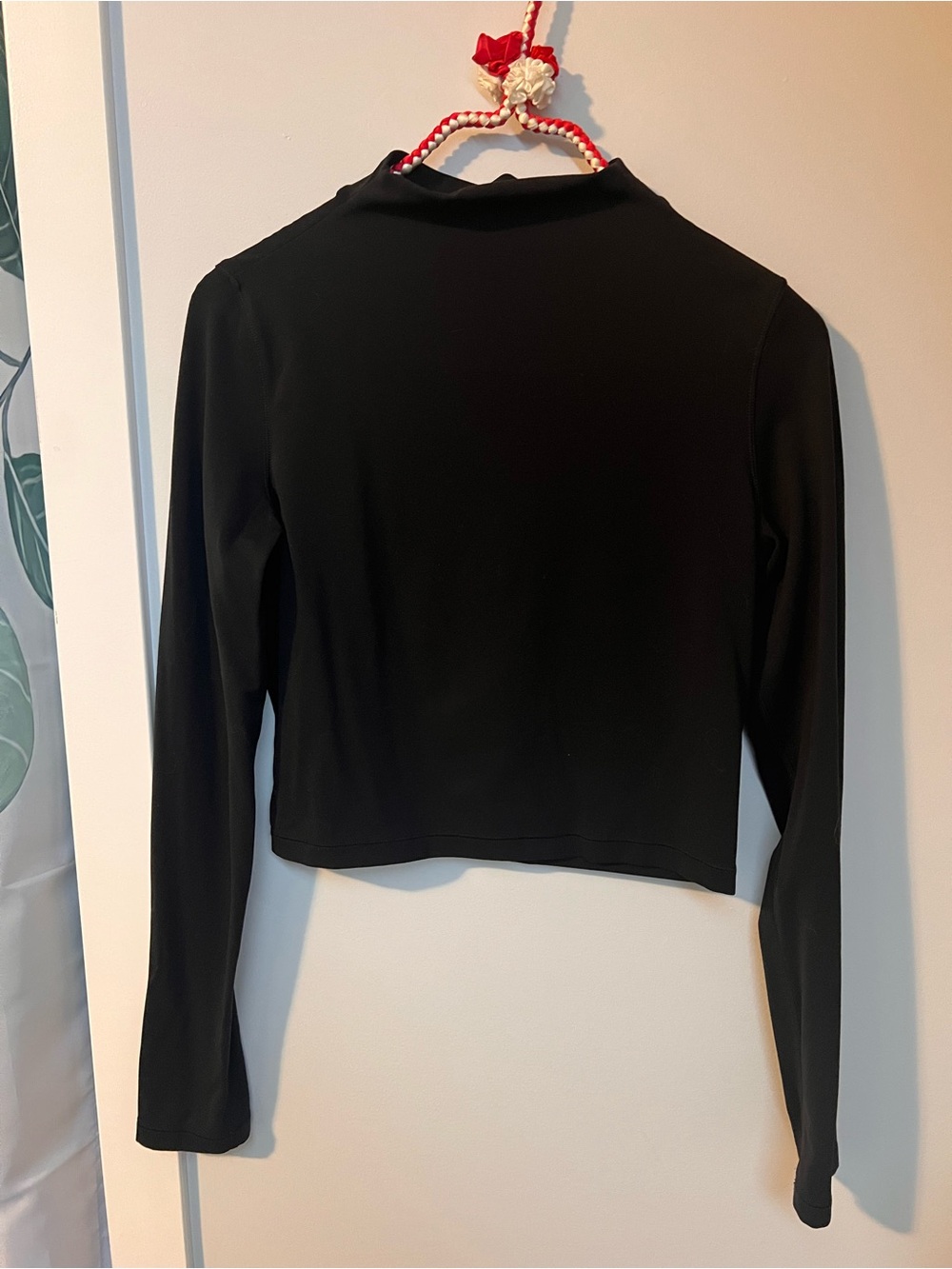 CRZ YOGA Black Long-Sleeve Crop Top